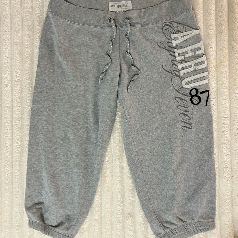 Aeropostale Gray Capri Pants with Aero 87 Vintage Design